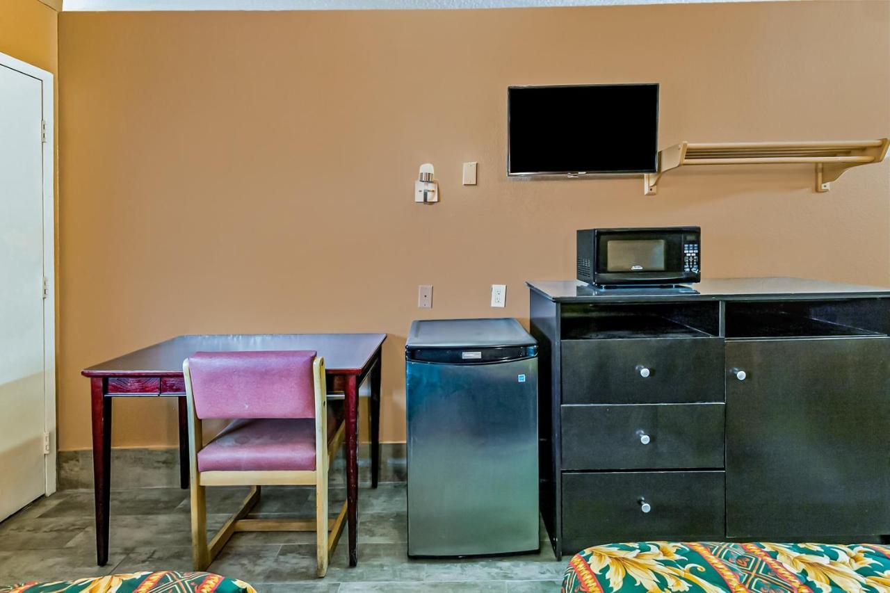 Oyo Hotel Lake Charles Hwy 10 Exteriér fotografie